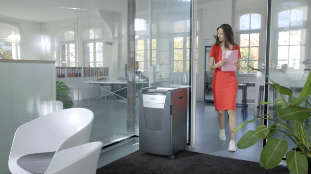 Уничтожитель документов Rexel Momentum Extra XP426+ с технологией  антизамятия и поперечным типом резки | REXEL